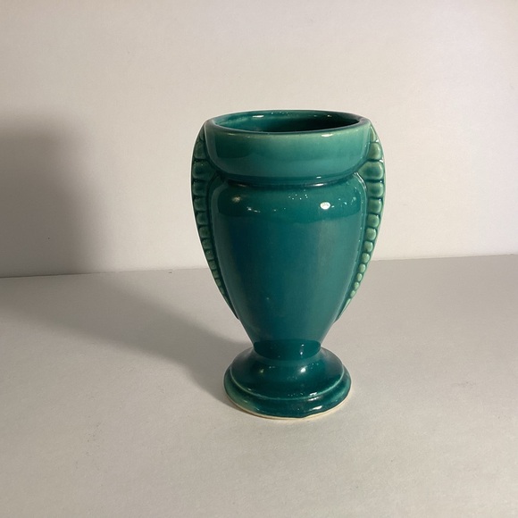 Vintage Shawnee pottery vase made in USA - Picture 2 of 7
